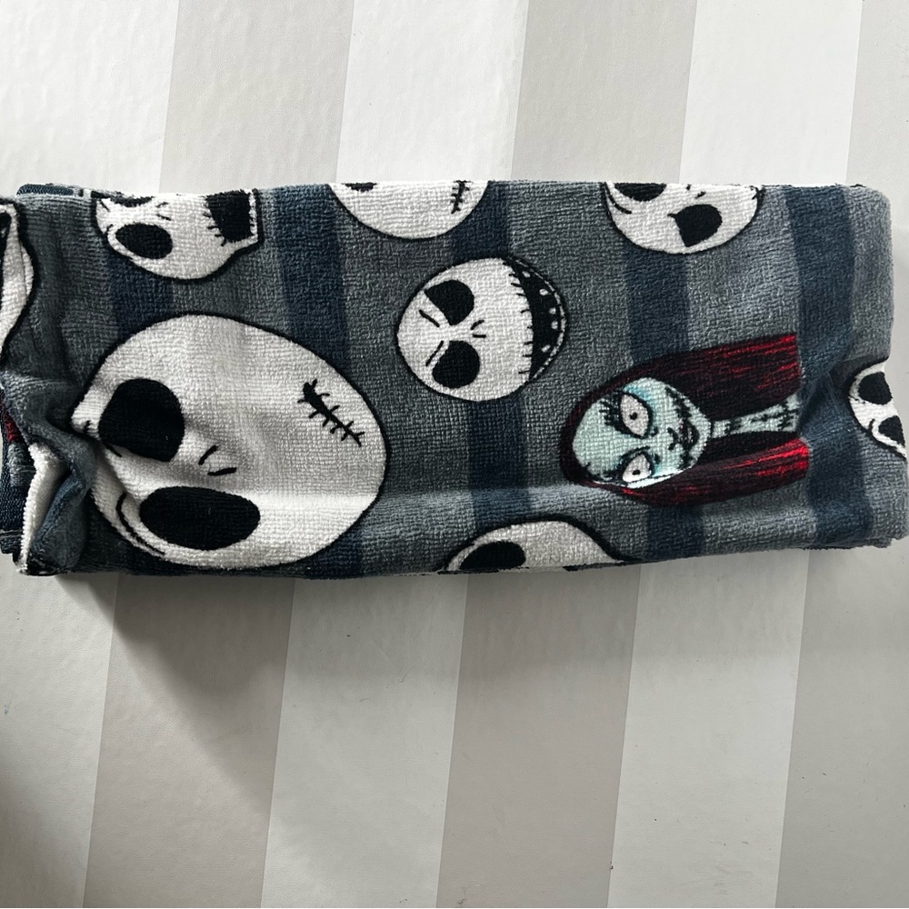 New 2 Pk Nightmare Before Christmas Hand Towels Gift Sally Jack Halloween 2022 - Picture 2 of 3